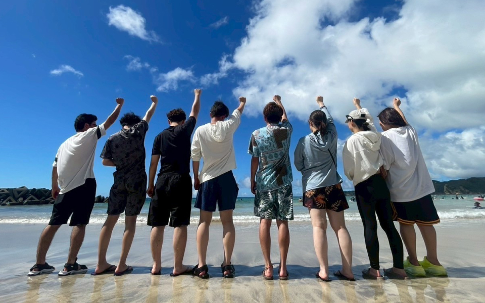 青空の下で海水浴やビーチバレーを満喫！仲間と過ごす時間は笑顔が絶えず、夏ならではの特別な思い出になりました。